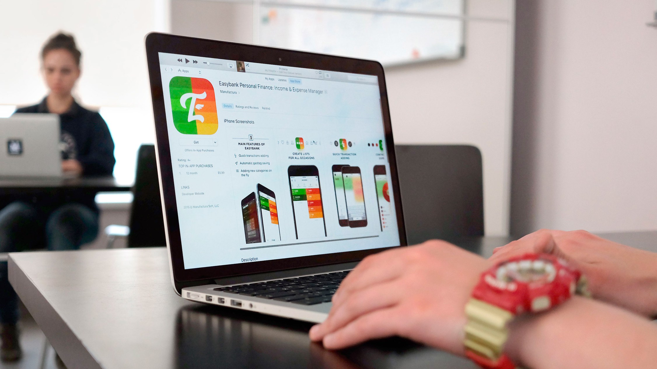 Промоматериалы для запуска мобильных приложений на примере <a href="http://easybankapp.com/"target=_blank>Easybank</a>.