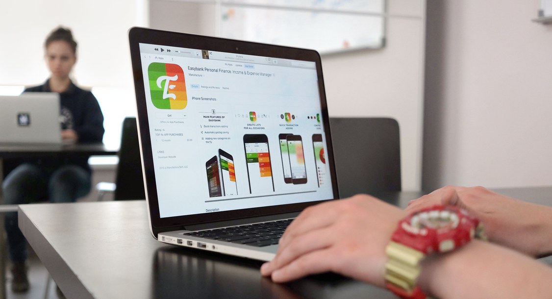 Оформление страницы приложения <a href="http://easybankapp.com" target=_blank>Easybank</a< в AppStore.