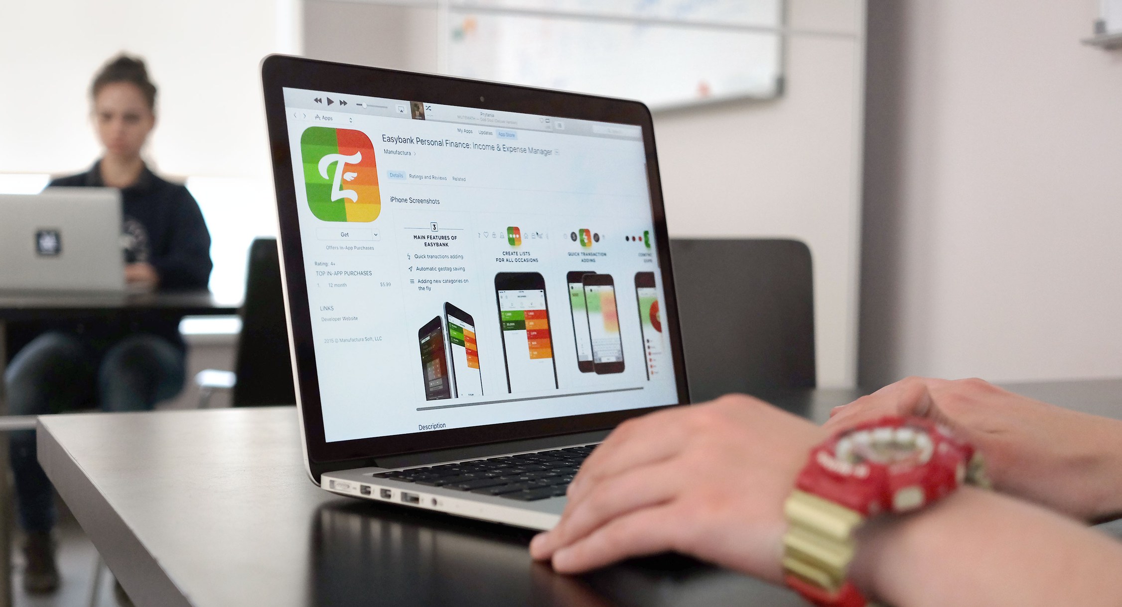 Оформление страницы приложения <a href="http://easybankapp.com" target=_blank>Easybank</a< в AppStore.